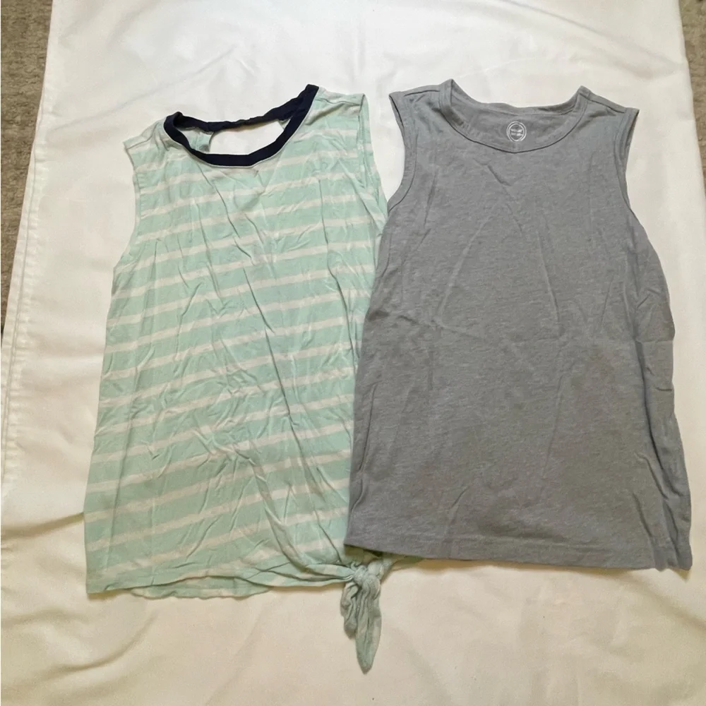 Girls bundle of two Old Navy and wonder nation size medium(8) tank tops